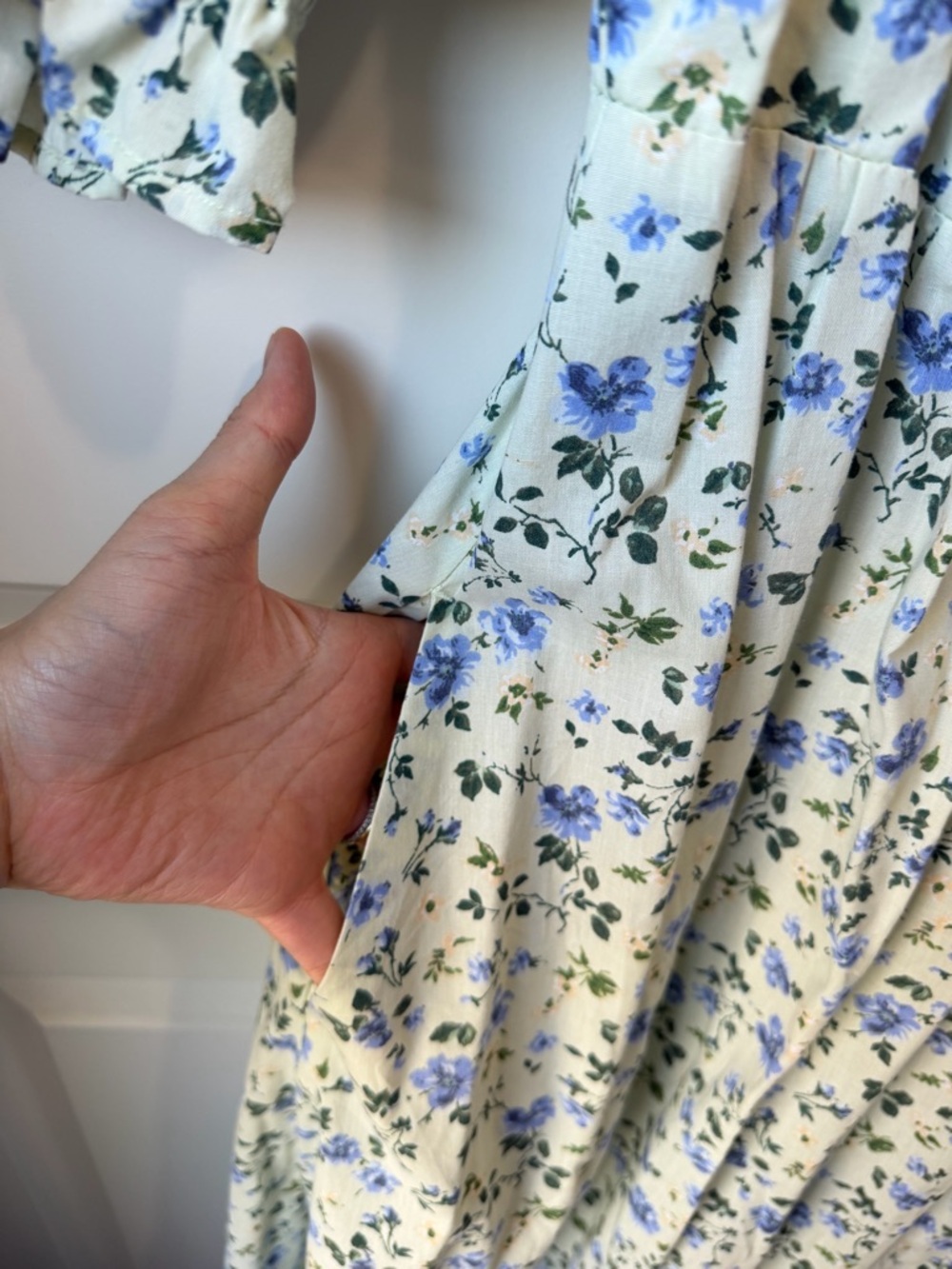 Abercrombie & Fitch Light Green and Blue Floral Puff-Sleeve Midi Dress - Picture 4 of 9